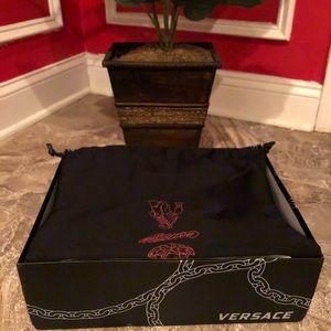 Versace chain reaction